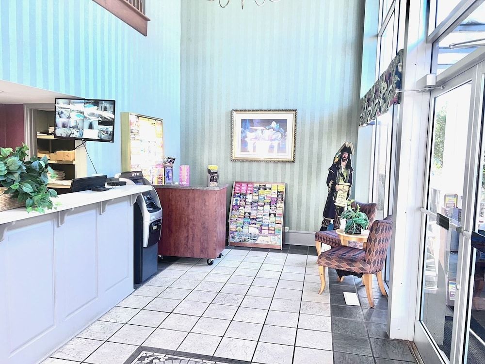 Ocean Crest Inn and Suites 3