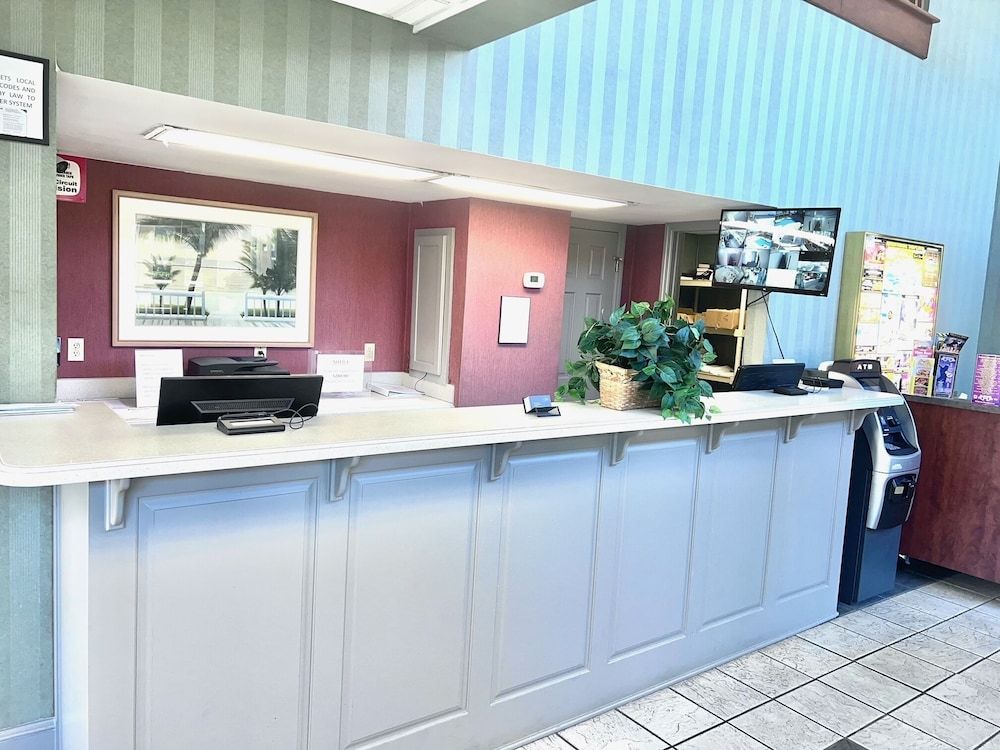Ocean Crest Inn and Suites 2