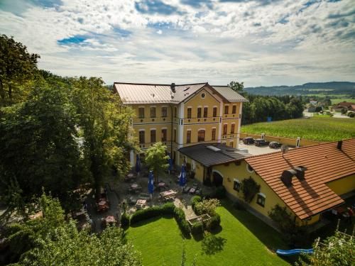Hotel & Restaurant Waldschloss 3
