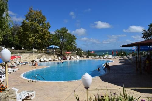 Ahilea Hotel - Free Pool Access 3 étoiles à Balchik