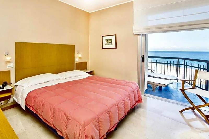 Tirreno 4 estrelas em Spotorno