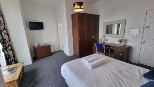 The Queen Vic Hotel 3