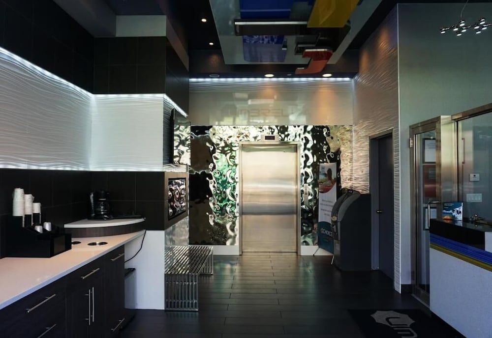 Umbrella Hotel 3