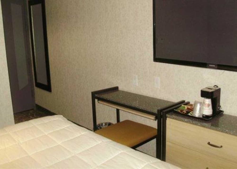 Rodeway Inn Near JFK Airport 3