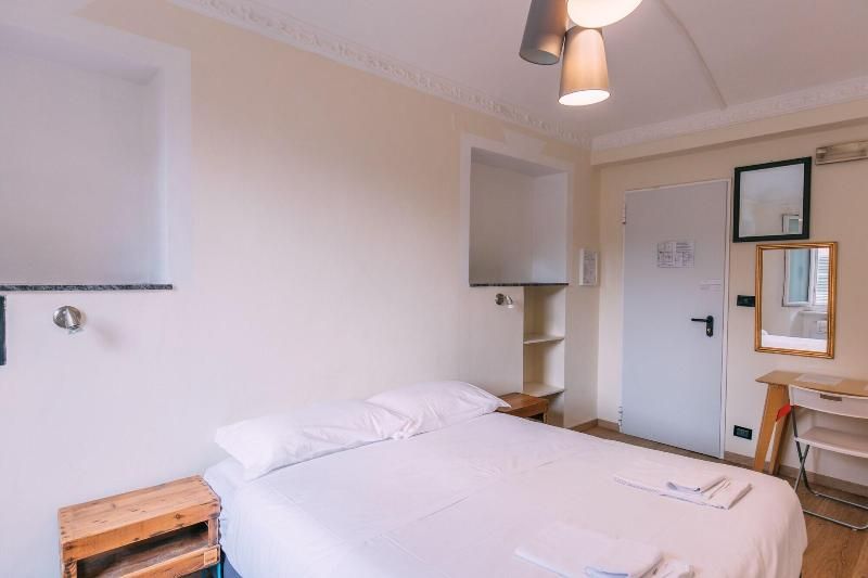 Tomato Backpackers Hotel 2