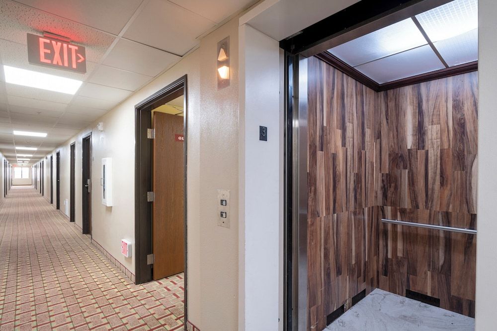 OYO Townhouse Houston Airport North 3