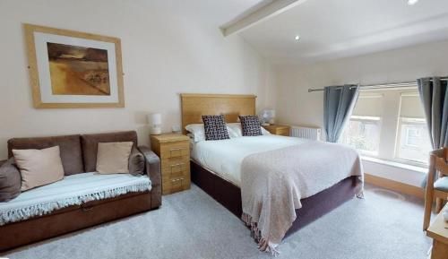 The Horse & Farrier 2