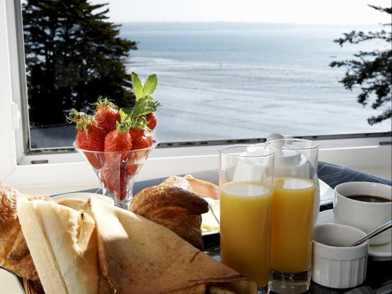 Logis Hotel Belle-Vue 2