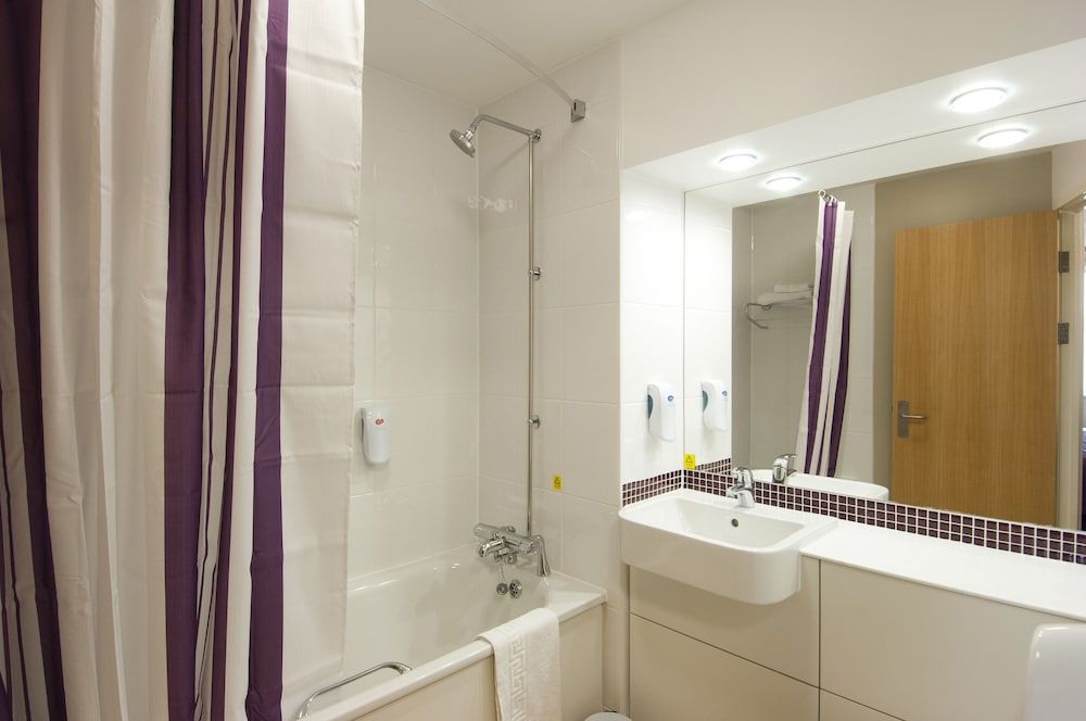 Premier Inn Halifax Town Centre 2