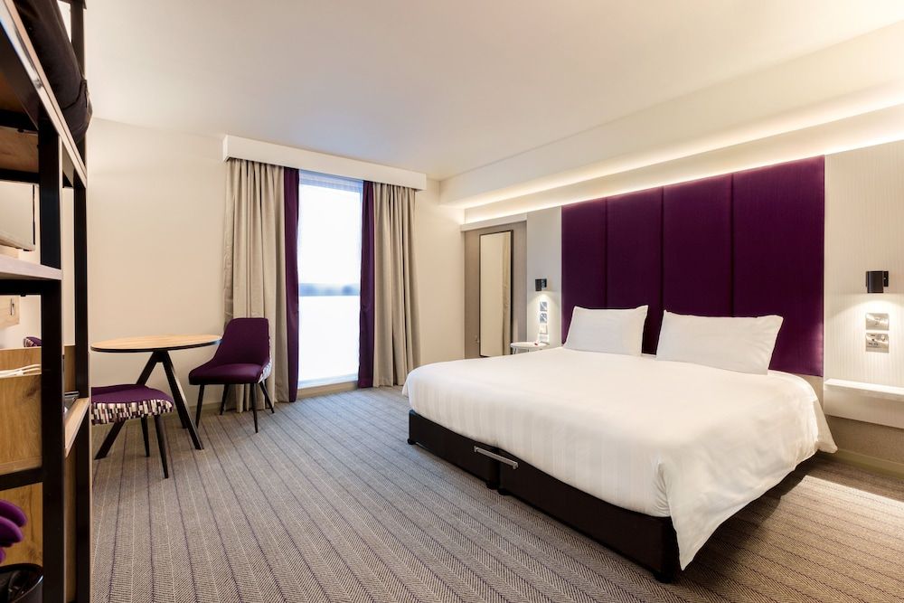 Premier Inn Wakefield South - M1 Jct39 3