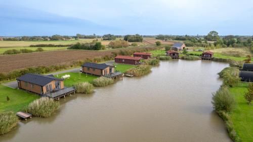 Lakeside Fishing Cabins 3