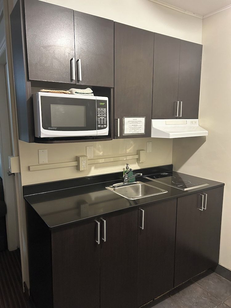 Northern Lights Inn & Suites 3
