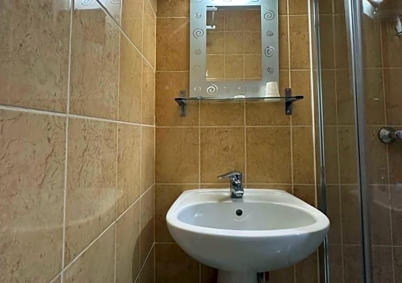 Hv Tel Victor Hugo 2 étoiles à Aubervilliers