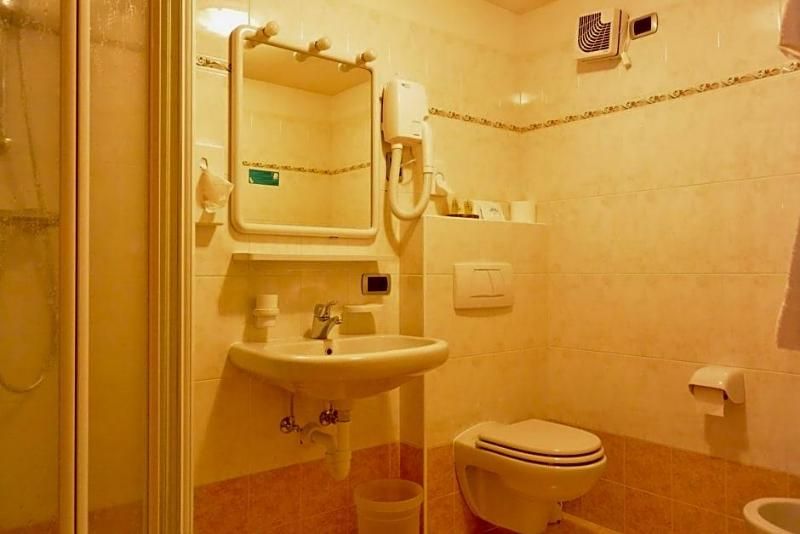 Hotel Garnv¨ Al Plan 3