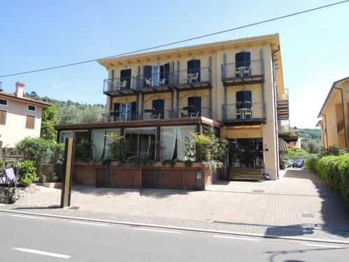 Hotel Al Caval 3 estrelas em Torri del Benaco