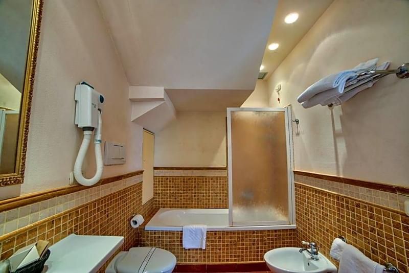 Hotel Logge Dei Mercanti 3