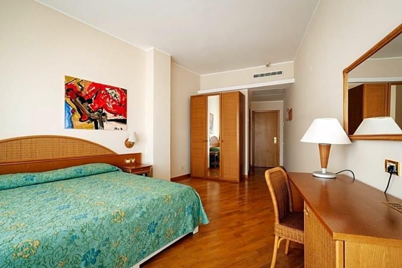 Hotel Scogliera 3 estrelas em Numana