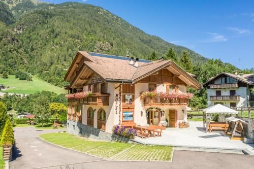 Hotel Genzianella 3 estrelas em Commezzadura