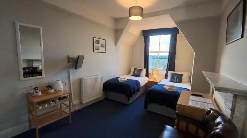 Royal Temple Yacht Club 3