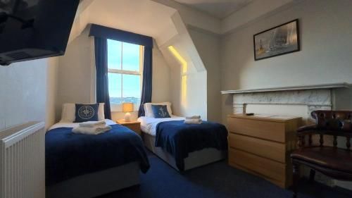 Royal Temple Yacht Club 2