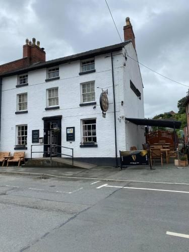 Old New Inn, Llanfyllin