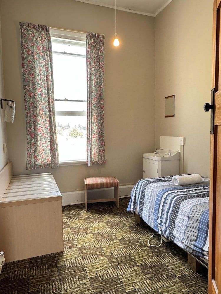 Gladstone Grand Hotel 2