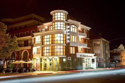 Hotel Diamond 3 estrelas em Kazanlŭk