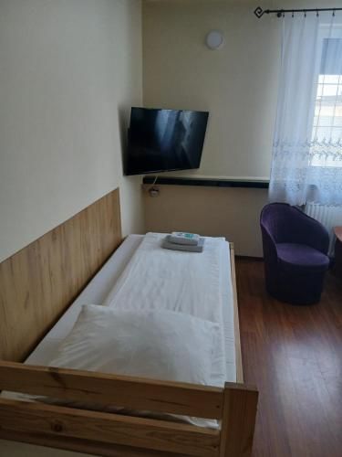 ETNA - Hostel -Noclegi Rzeszów 24 Pokoje -PARKING- 2