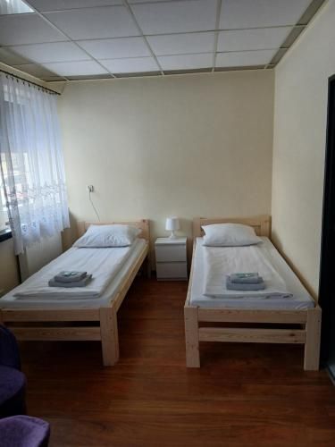 ETNA - Hostel -Noclegi Rzeszów 24 Pokoje -PARKING- 3