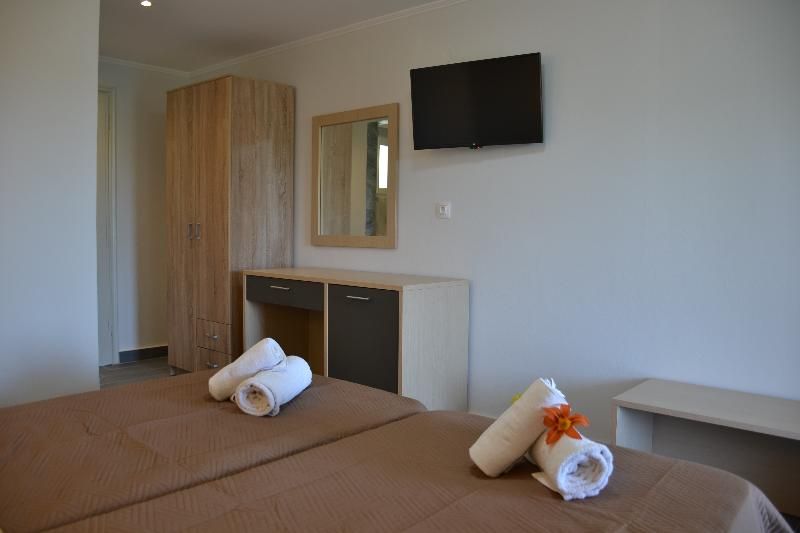 Dassia Holiday Club 2