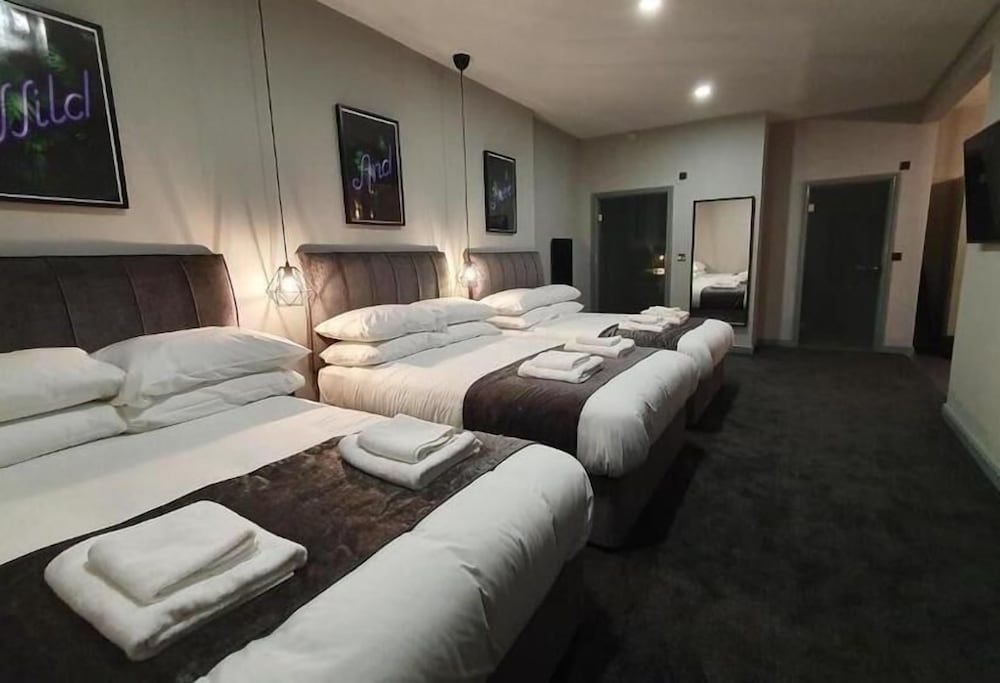 Hotel 105 by Hillcrest Hotel 3