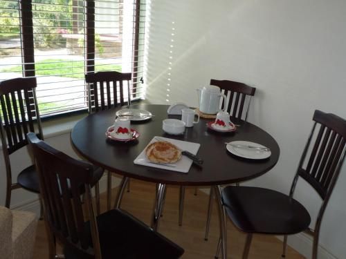 Grove Lodge Holiday Homes 2 Bed by Trident Holiday Homes 3