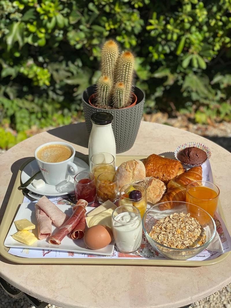 Ha Tel Le Provena Al 2