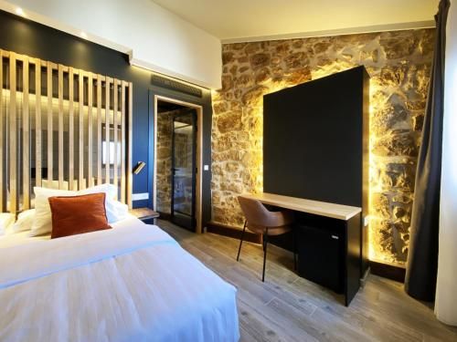 Pou by Seaward Suites 1