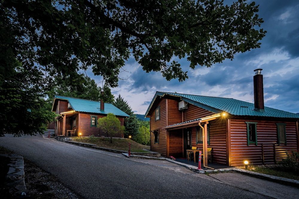 Chalet Likouresi Village 2 estrellas en Karpenisi