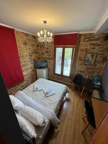 Ionia rooms 3