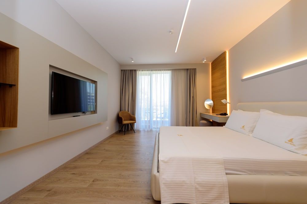 Navy Hotel 3