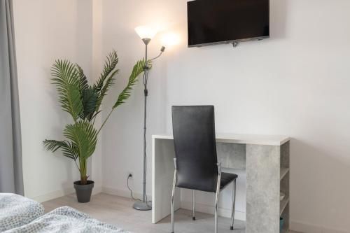 Beetroot, jedes Zimmer verfügt über Smart TV , eigenes Bad mit Regendusche und Balkon 3