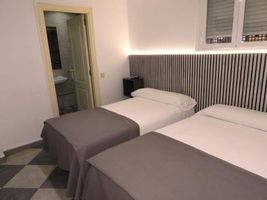 HOSTAL HENARES