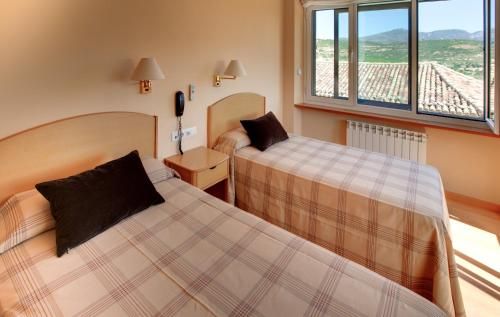 Hotel Villa de Ayerbe 2