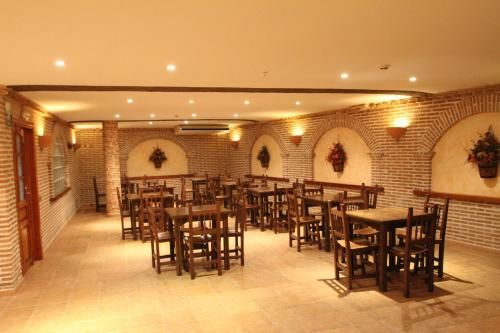 Hostal Restaurante Cuatro Caminos 3