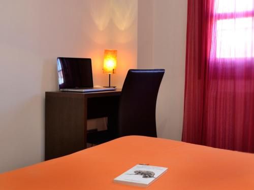 Hostal Bajo La Muralla 2