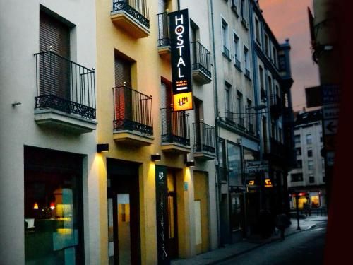 Hostal Bajo La Muralla 1