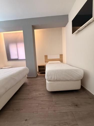 HOSTAL LETTO DAL MARE 3