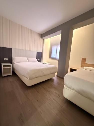 HOSTAL LETTO DAL MARE 1