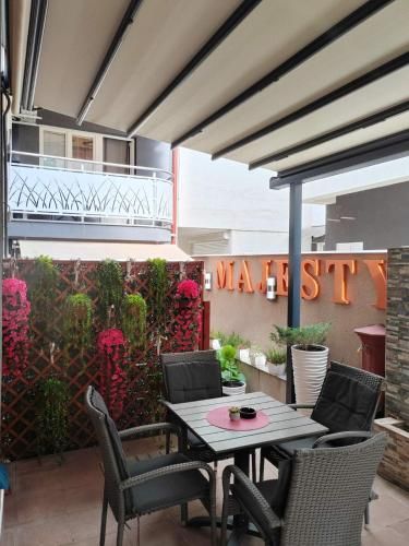 Bed and Breakfast Majesty 3