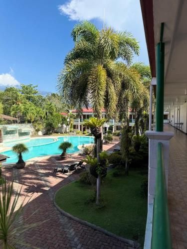 Dottie's Place Hotel & Restaurant 1