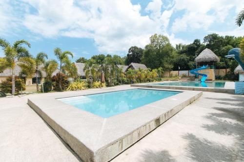 RedDoorz @ Afamosa Villas Resort Ilocos Sur 2