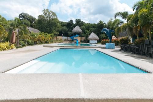 RedDoorz @ Afamosa Villas Resort Ilocos Sur 3