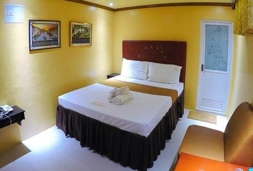 RedDoorz Plus @ Taj Hotel Tuguegarao 2 estrelas em Tuguegarao